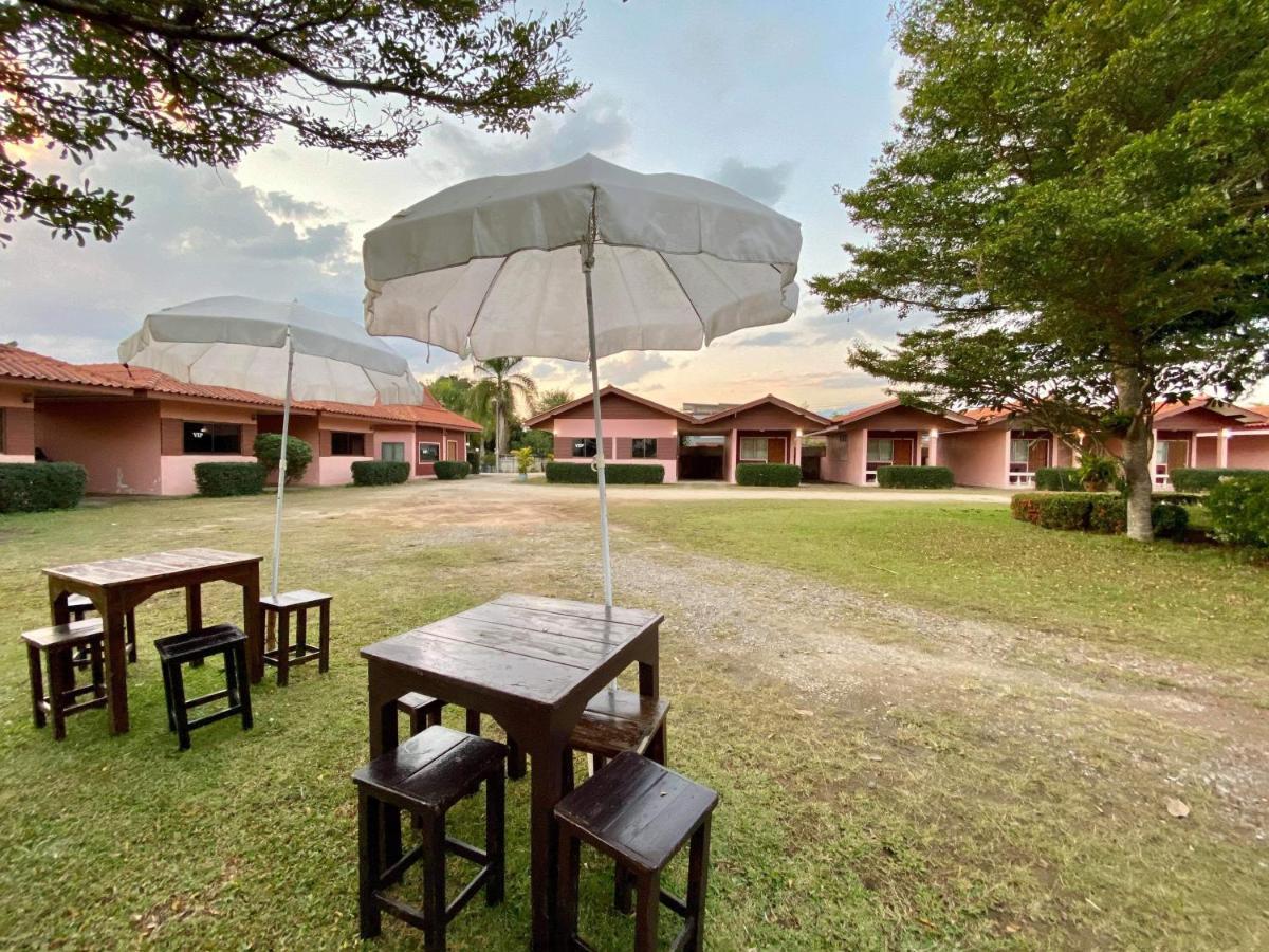 โพธิ์ทองริมทุ่ง Pothong Rimtung Hotel Fang Exteriér fotografie
