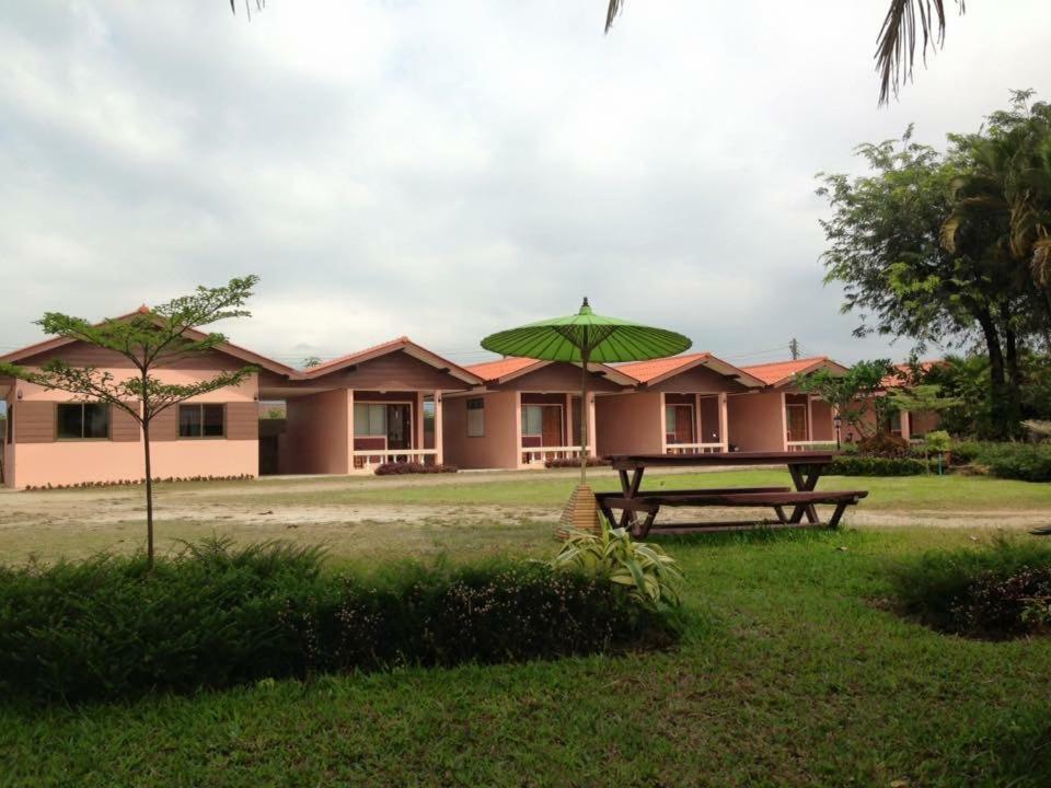 โพธิ์ทองริมทุ่ง Pothong Rimtung Hotel Fang Exteriér fotografie