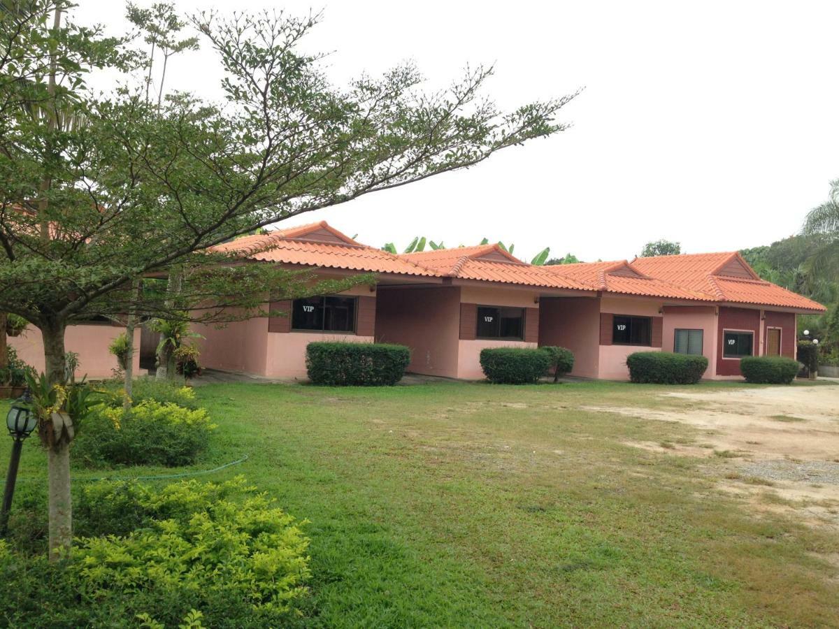 โพธิ์ทองริมทุ่ง Pothong Rimtung Hotel Fang Exteriér fotografie