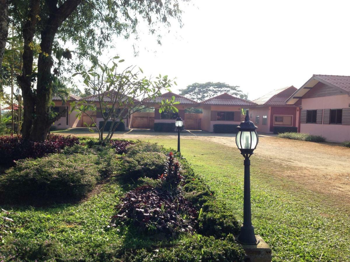 โพธิ์ทองริมทุ่ง Pothong Rimtung Hotel Fang Exteriér fotografie